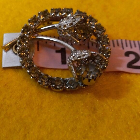 Vintage Floral Circle Rhinestone & Filigree Silver Tone Metal Brooch Cottagecore - Picture 3 of 4